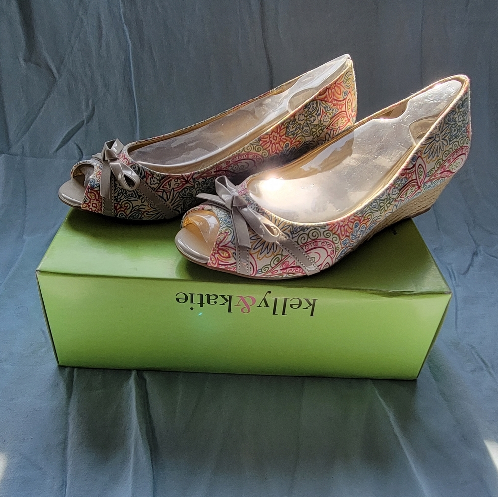 Kelly & Katie paisley wedge shoes in box Size 10 only worn once - Picture 2 of 2